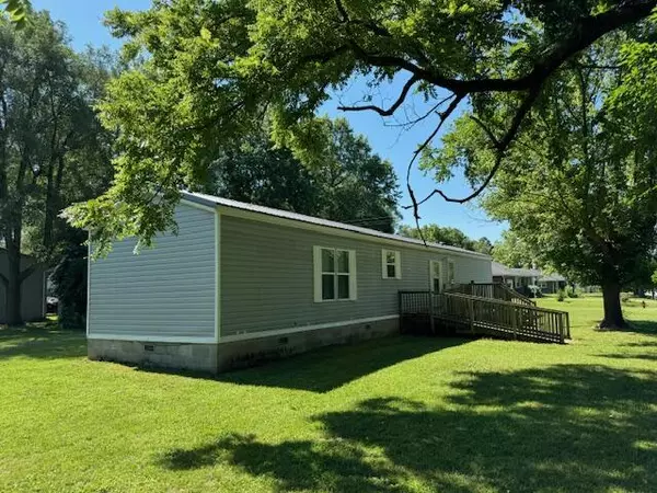 Everton, MO 65646,103 E School Street