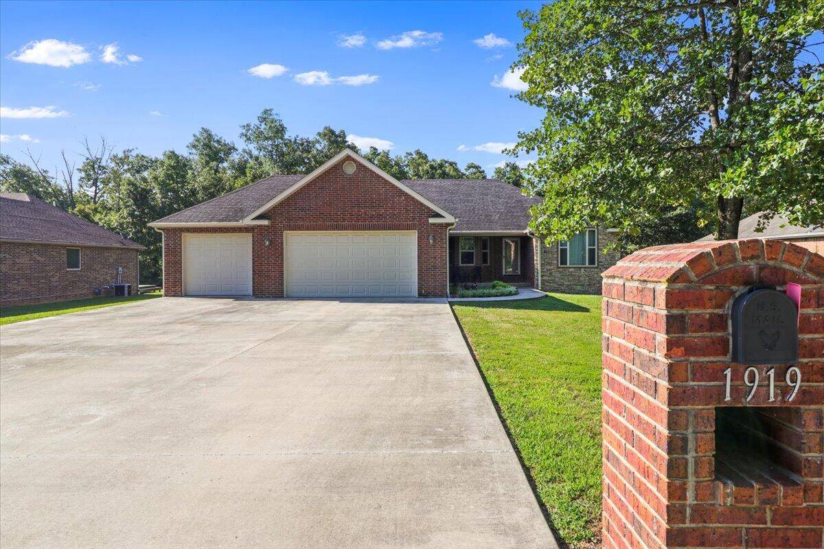 1919 Wild Turkey Trail,  West Plains,  MO 65775