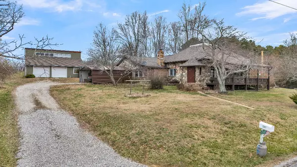 1207 County Road 1070,  Willow Springs,  MO 65793