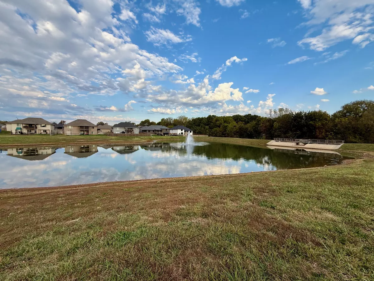 Republic, MO 65738,992 S Stonewall Road