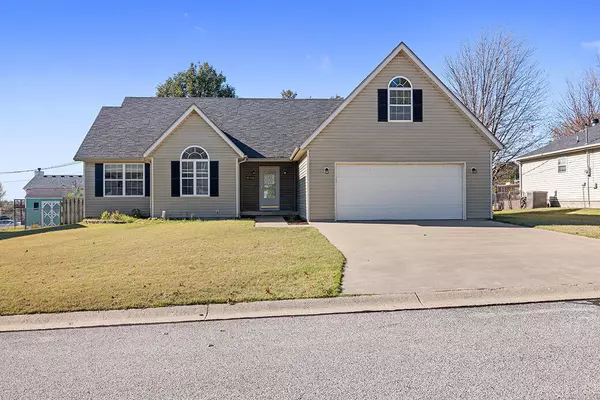 1820 Chickadee Drive, Webb City, MO 64870