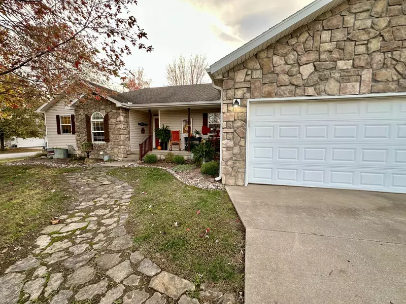 107 S Diamond Loop, Diamond, MO 64840