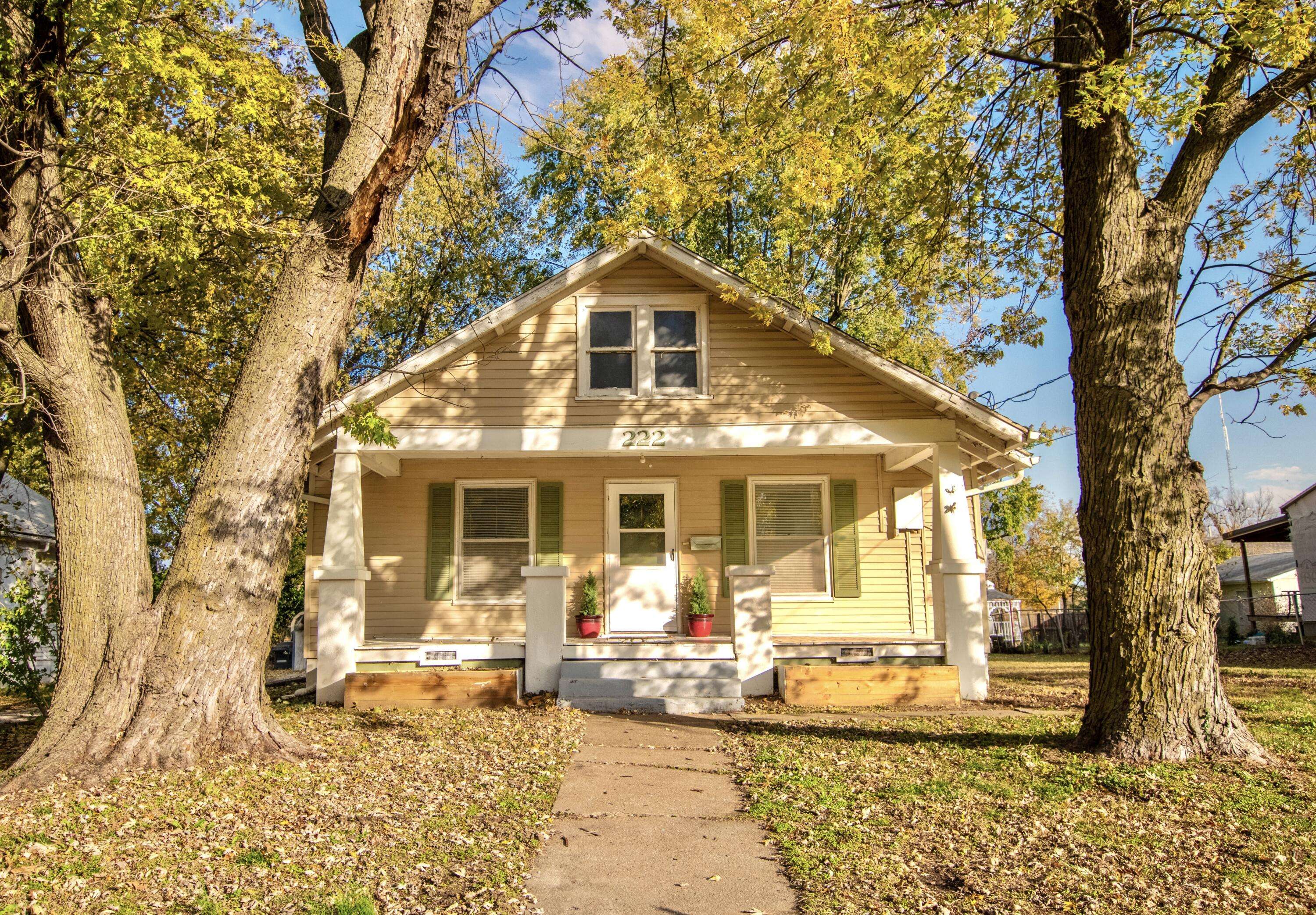 222 N Elm Street, Nevada, MO 64772