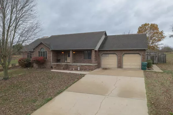9 Apple Blossom Lane, Monett, MO 65708