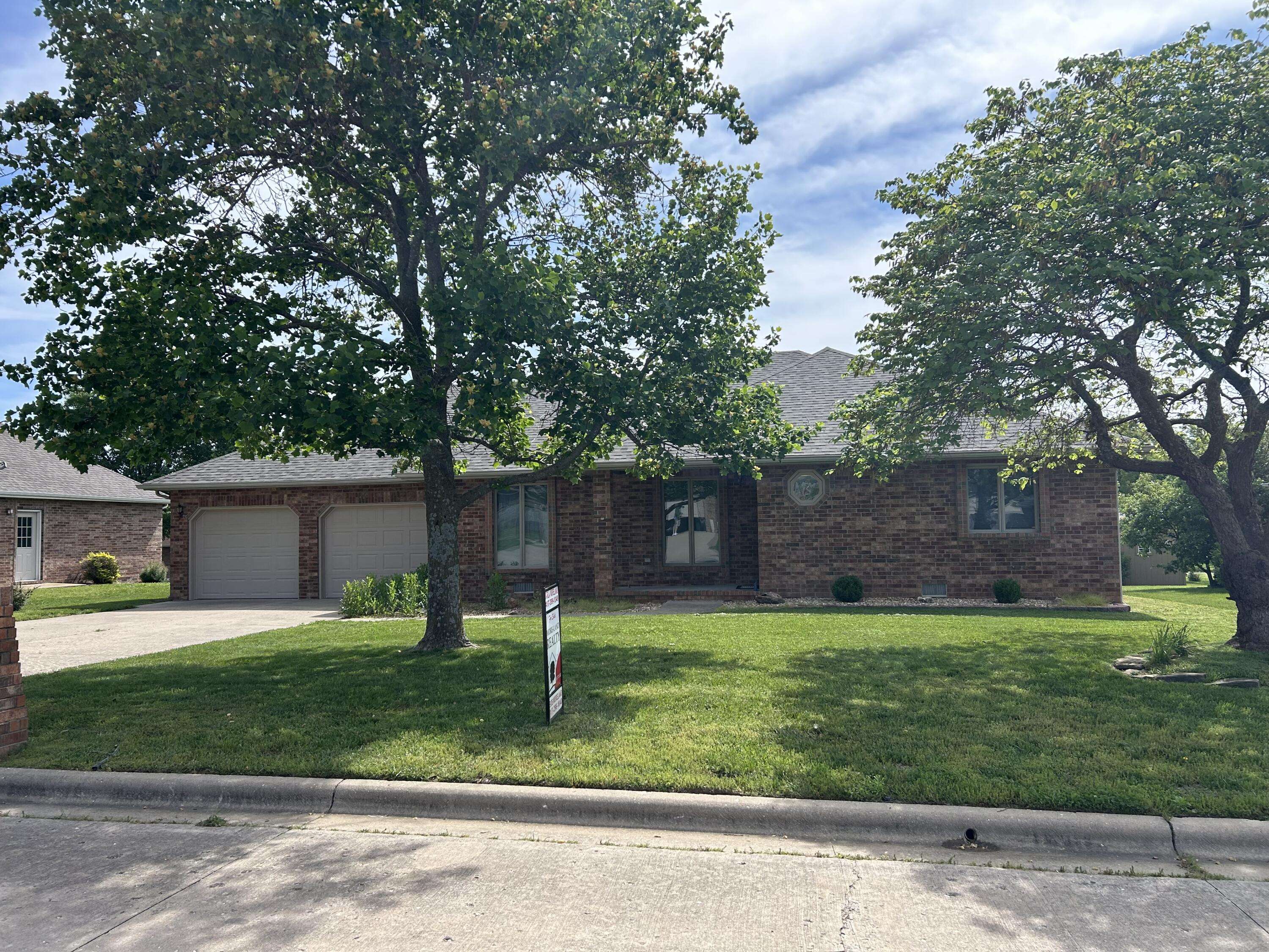 Bolivar, MO 65613,1660 S Meadow Lane
