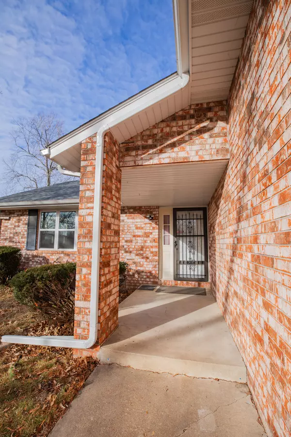 Bolivar, MO 65613,1241 W Locust Street