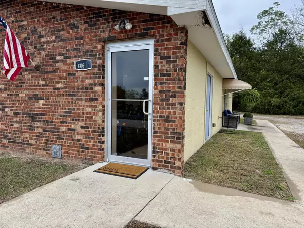 1306 Shull Street, Ava, MO 65608