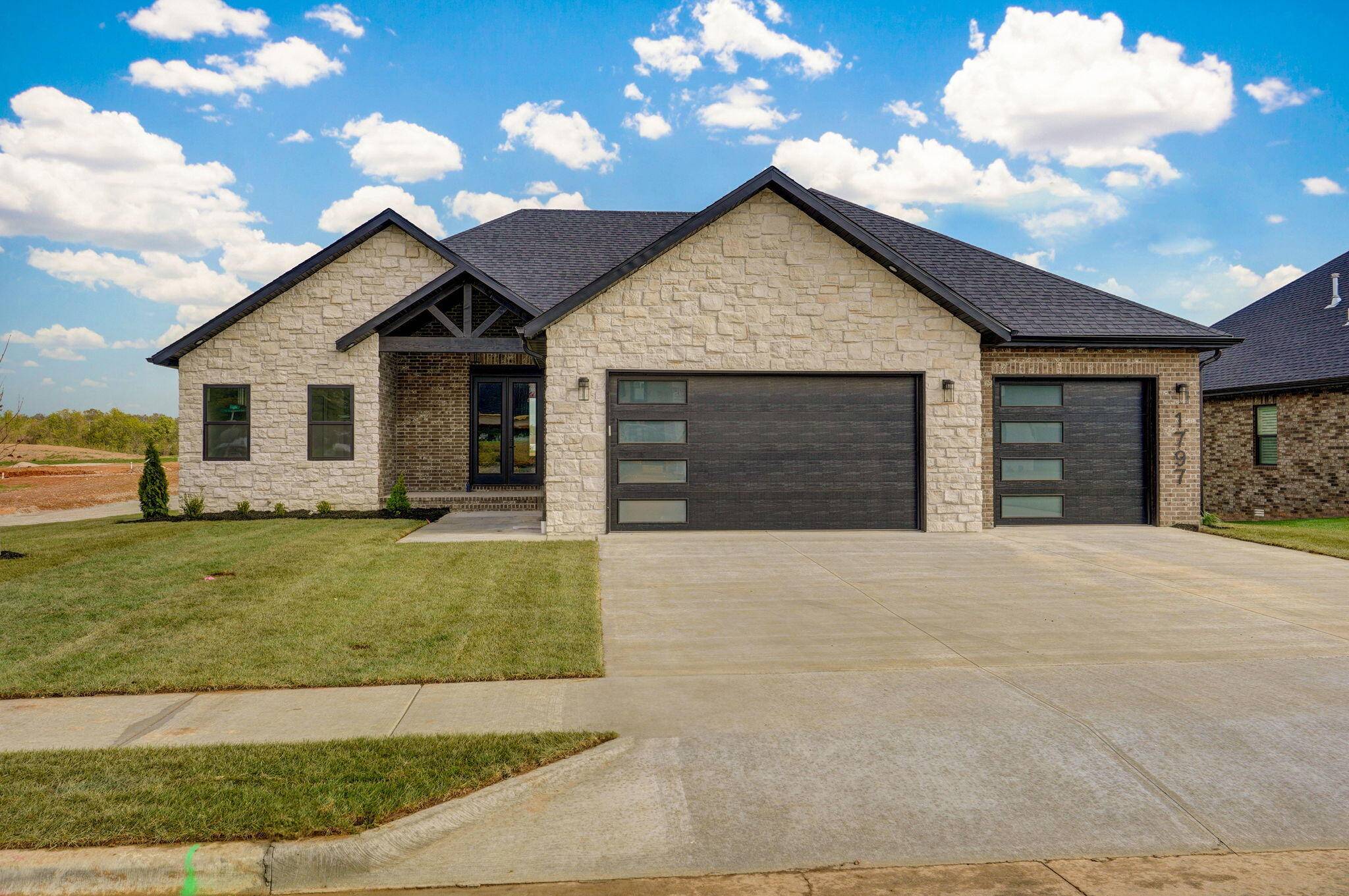 1797 E Cobblestone Drive, Ozark, MO 65721