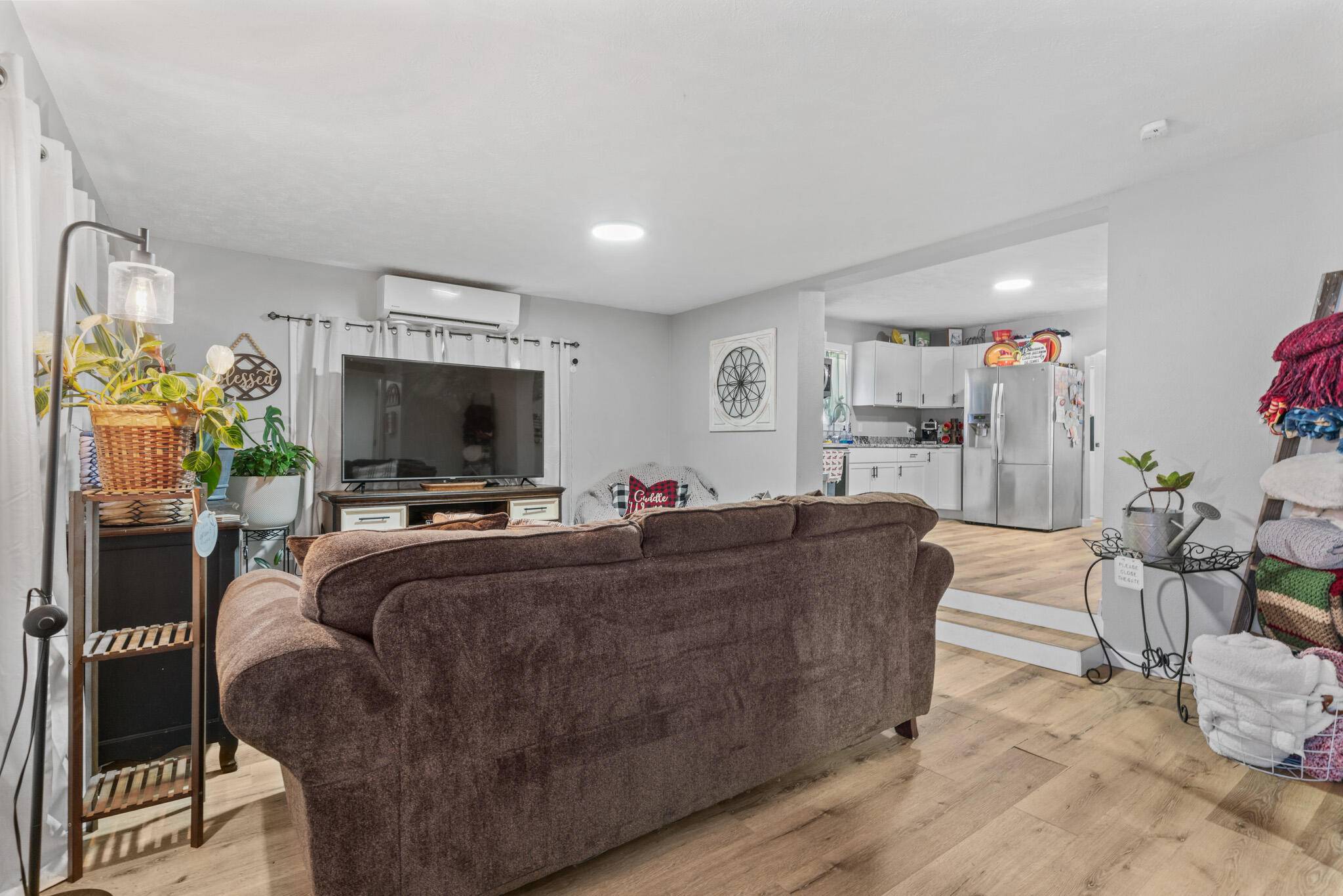 Aurora, MO 65605,322 E Cofield Street