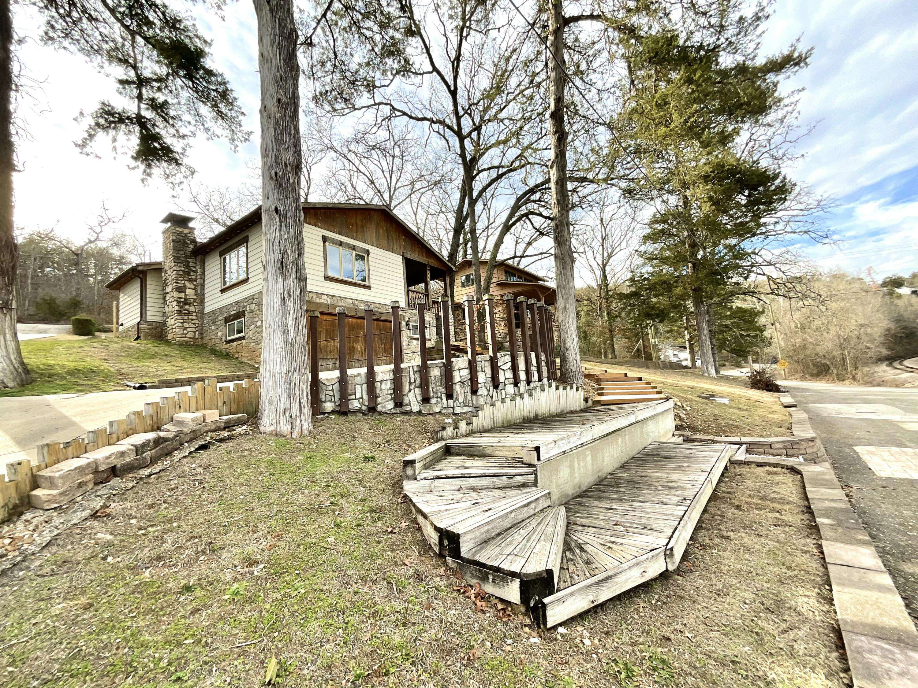 246 N Esplanade,  Hollister,  MO 65672
