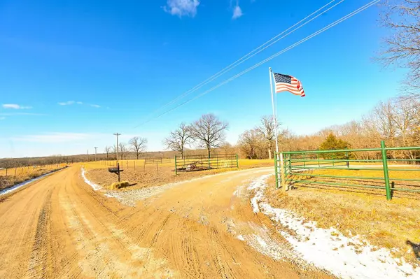 Edwards, MO 65326,444 W Cable Ridge Road