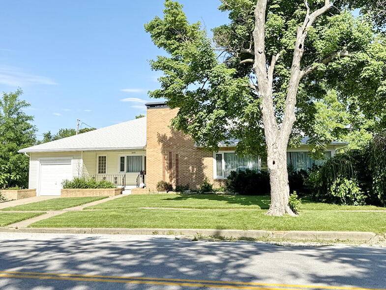 El Dorado Springs, MO 64744,405 N Main Street