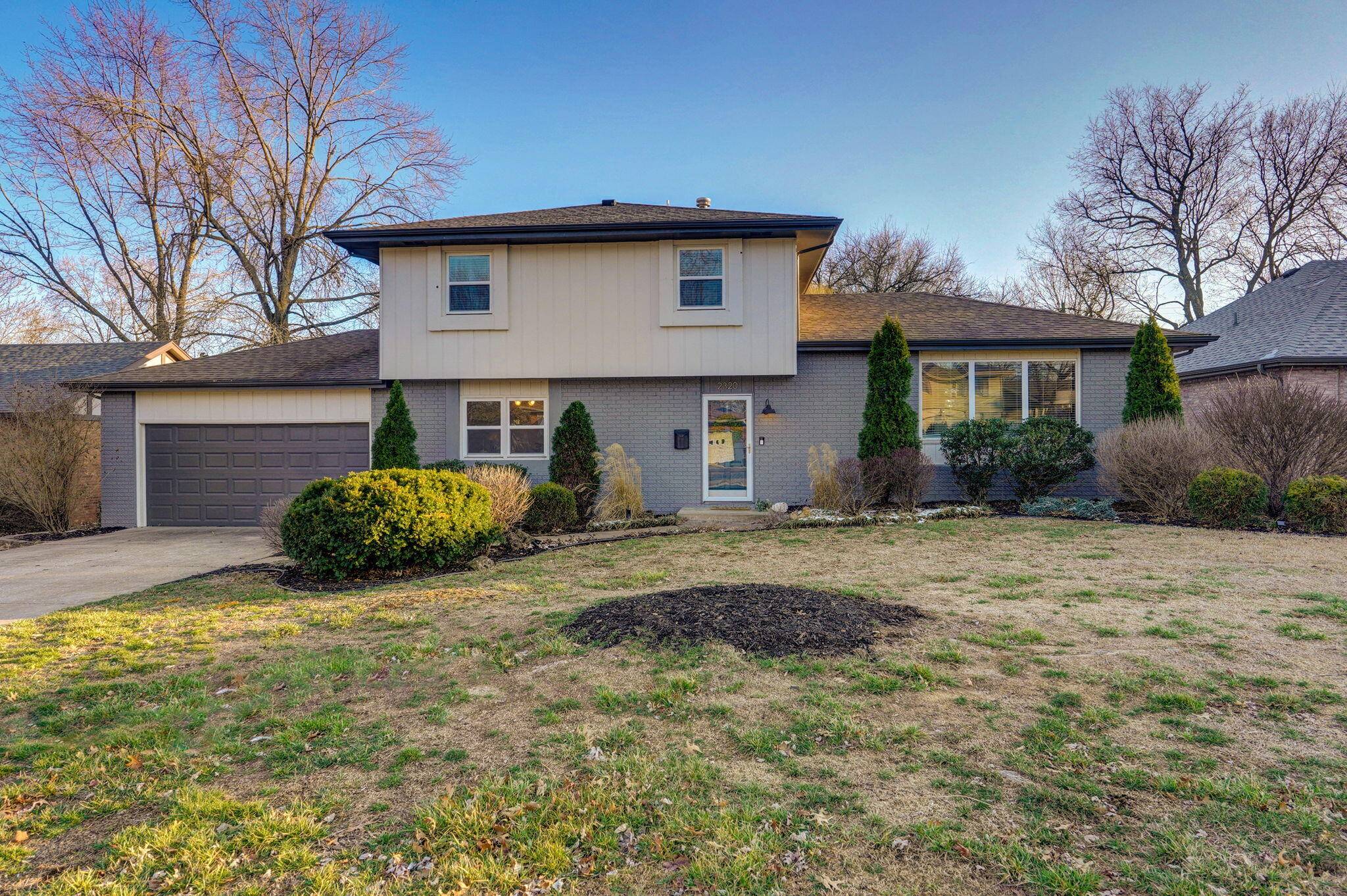 2320 E Raynell Street, Springfield, MO 65804