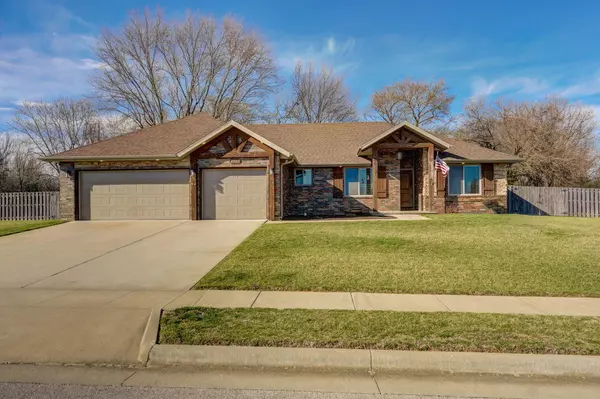 4501 W Cloverleaf Terrace, Battlefield, MO 65619