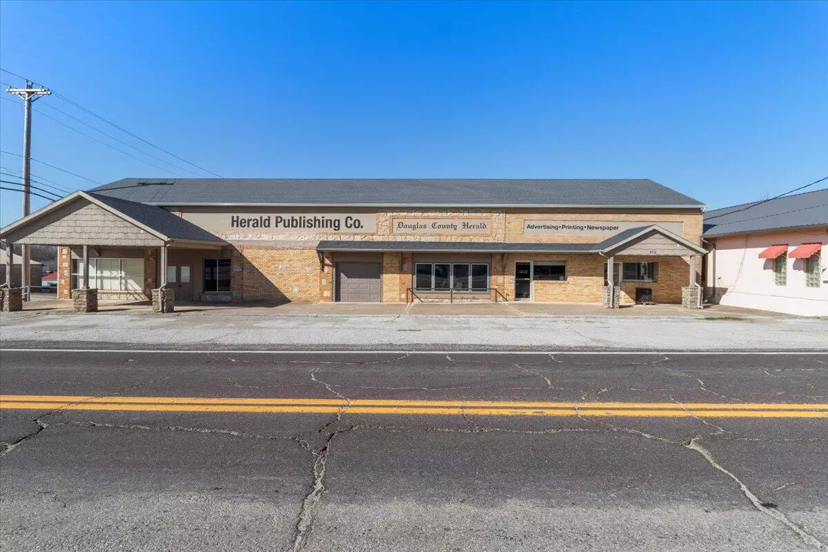 Ava, MO 65608,302 E Washington Avenue