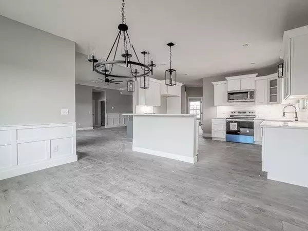 Clever, MO 65631,125 E Teakwood Avenue