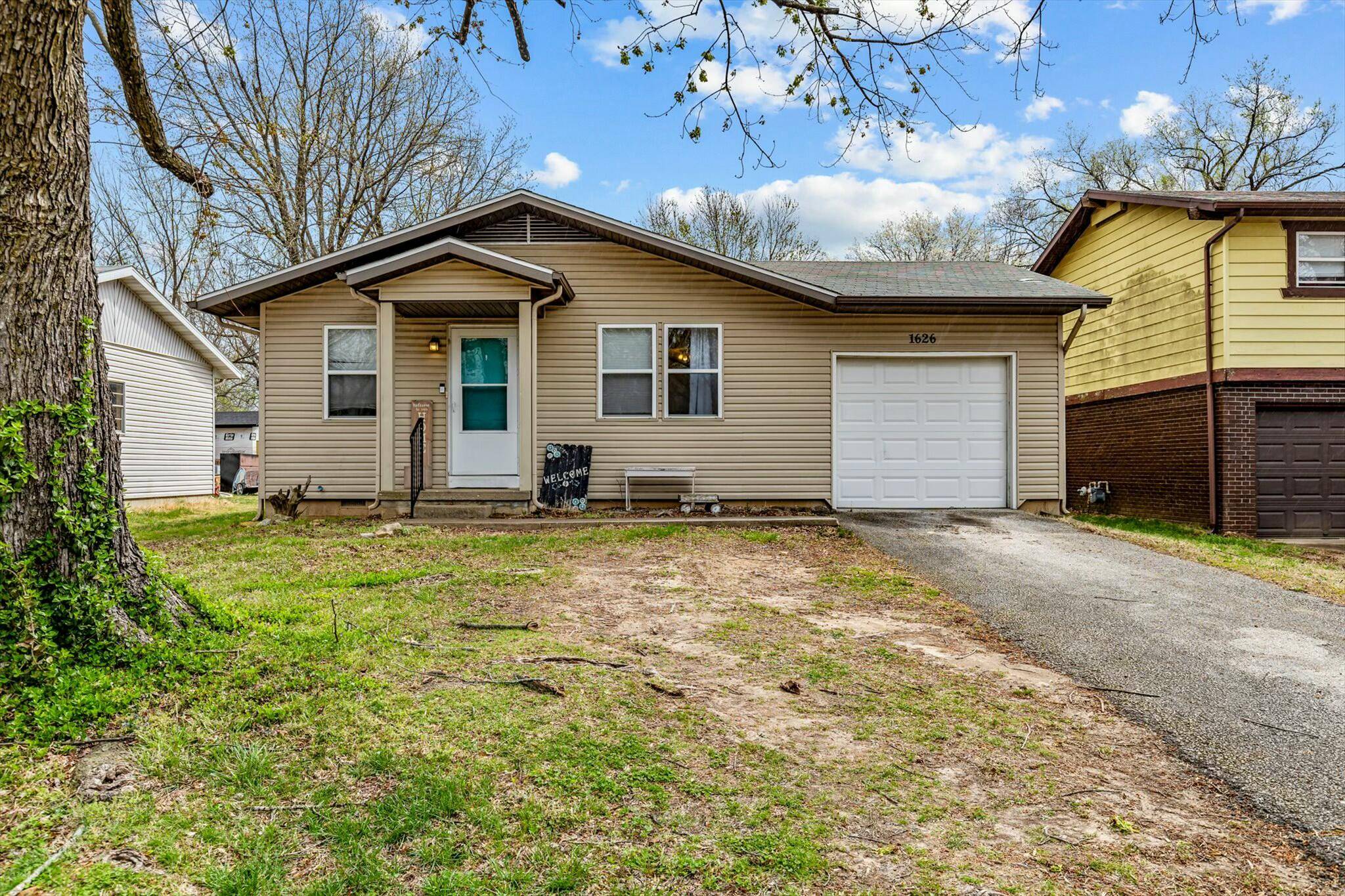 1626 N Yates Avenue, Springfield, MO 65803