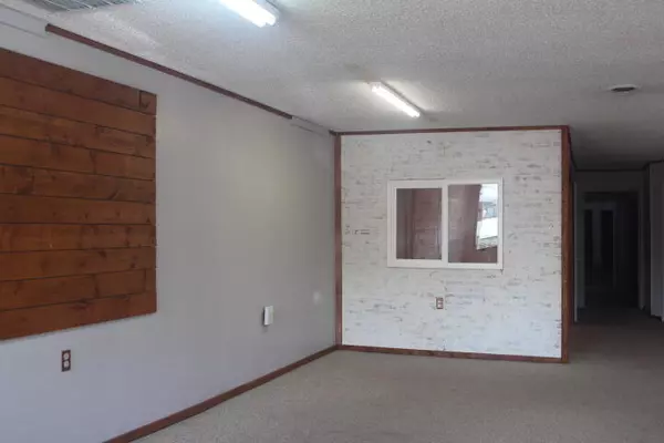Bolivar, MO 65613,120 N Springfield Avenue
