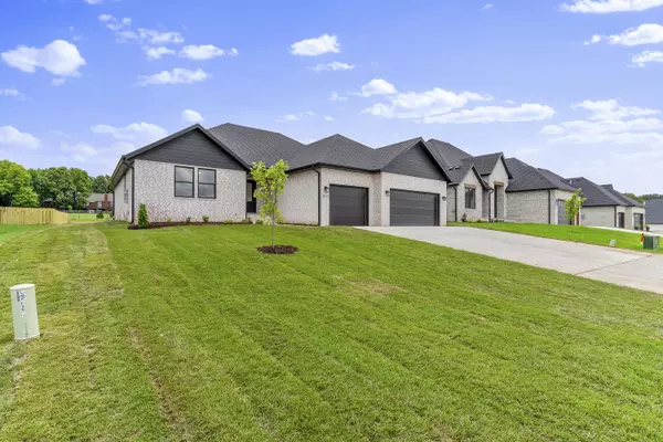 Springfield, MO 65802,2117 N Silver Charm Avenue