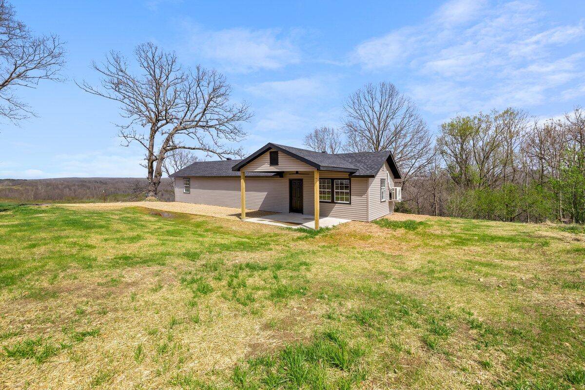 1554 Coopers Road, Pineville, MO 64856