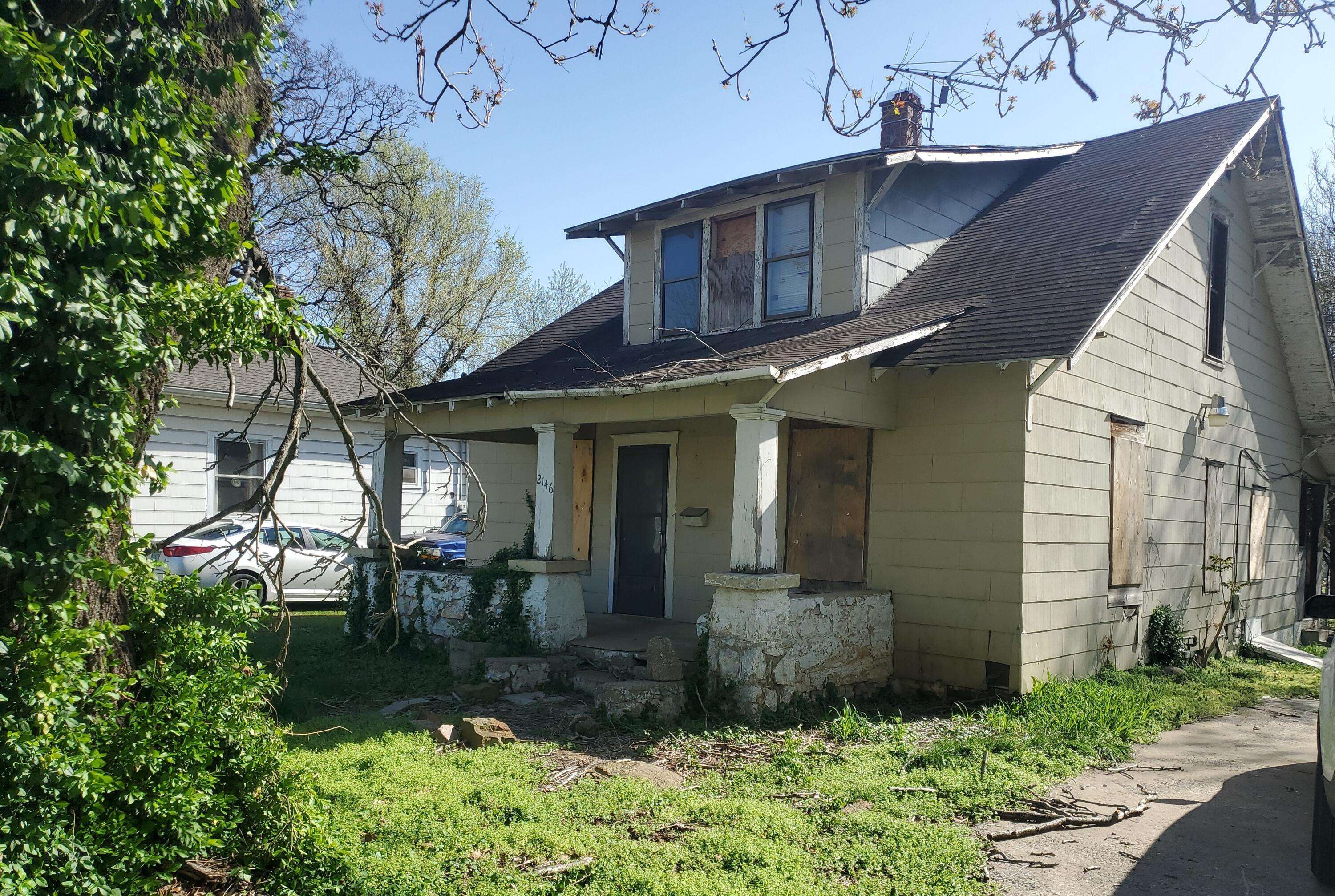 2146 N Robberson Avenue,  Springfield,  MO 65803