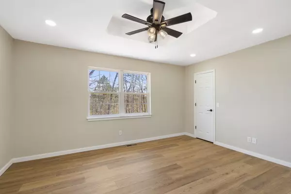 Cape Fair, MO 65624,33 Bitternut Road