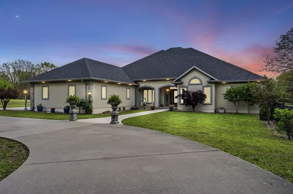 1476 Highway 32, Bolivar, MO 65613