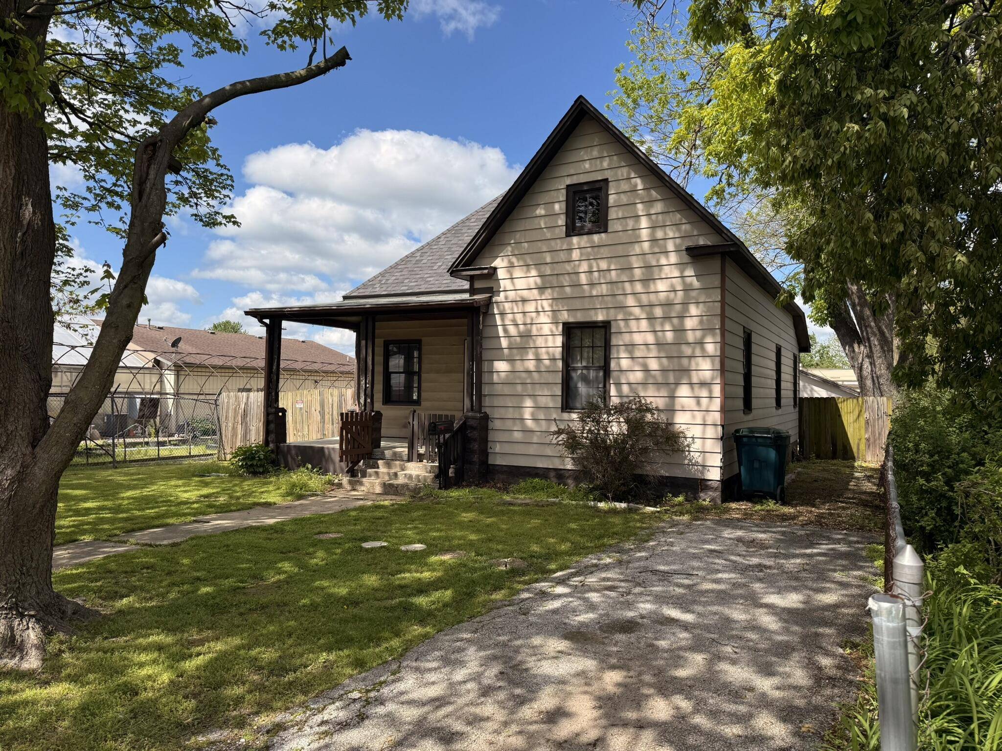 808 8th Street, Monett, MO 65708