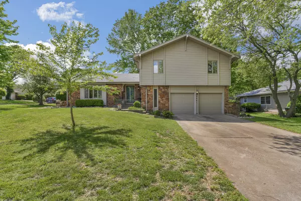 2941 S Versailles Avenue, Springfield, MO 65804