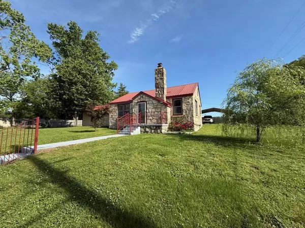 Mammoth Spring, AR 72554,215 Hill Avenue