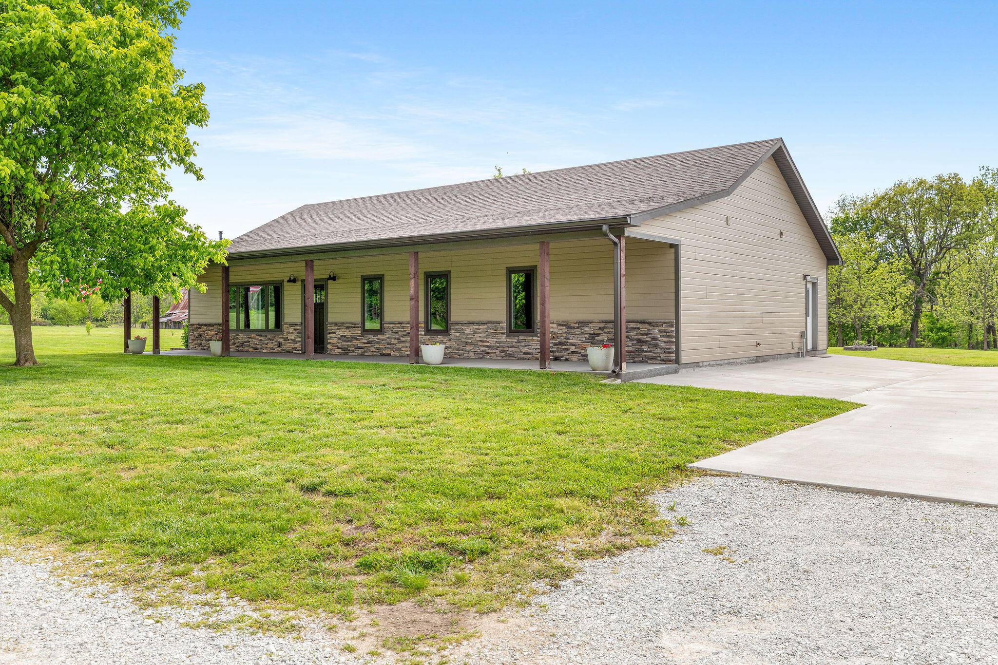 Clever, MO 65631,801 Robinson Road