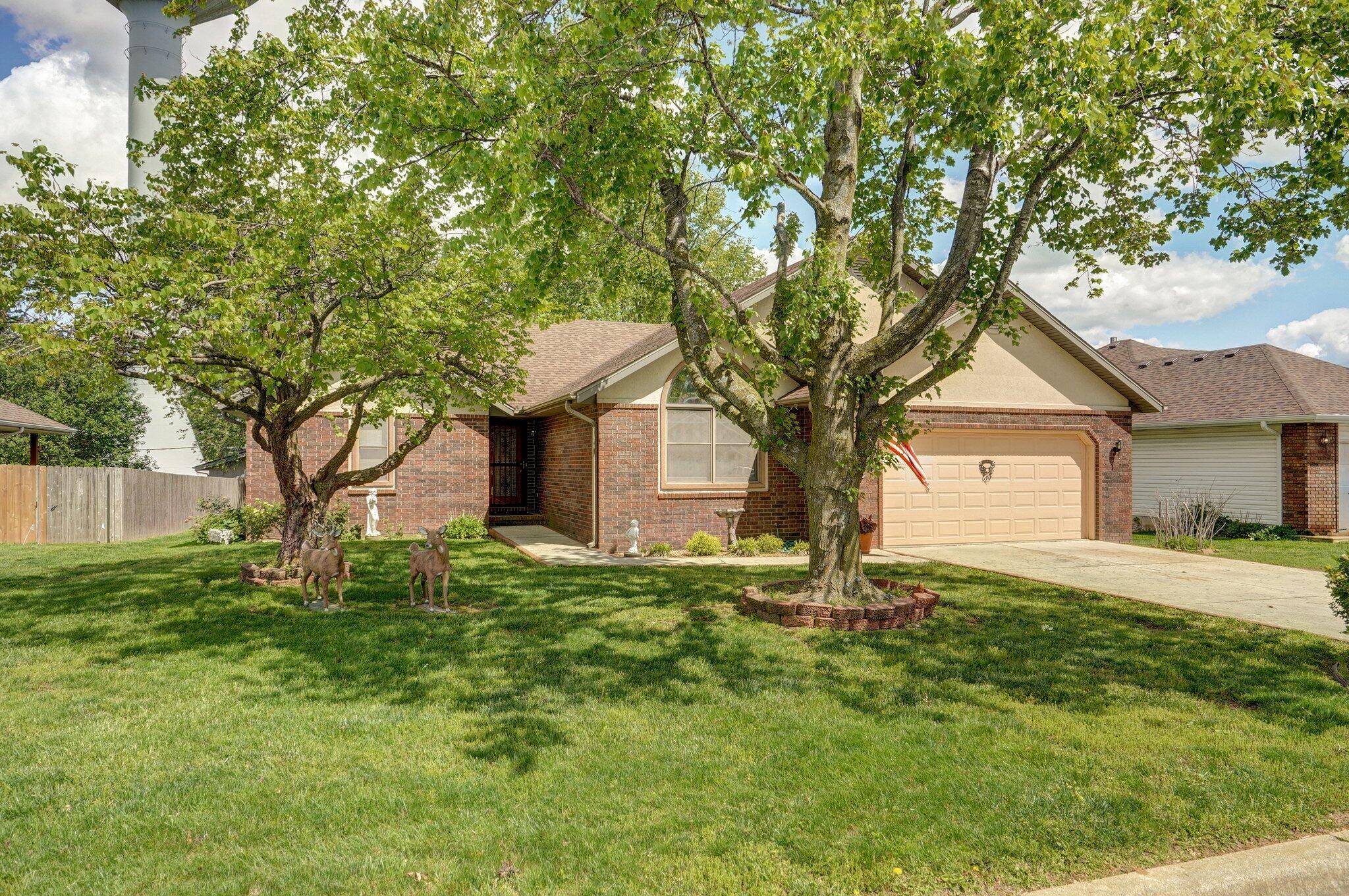 304 N Laurel Lane, Nixa, MO 65714