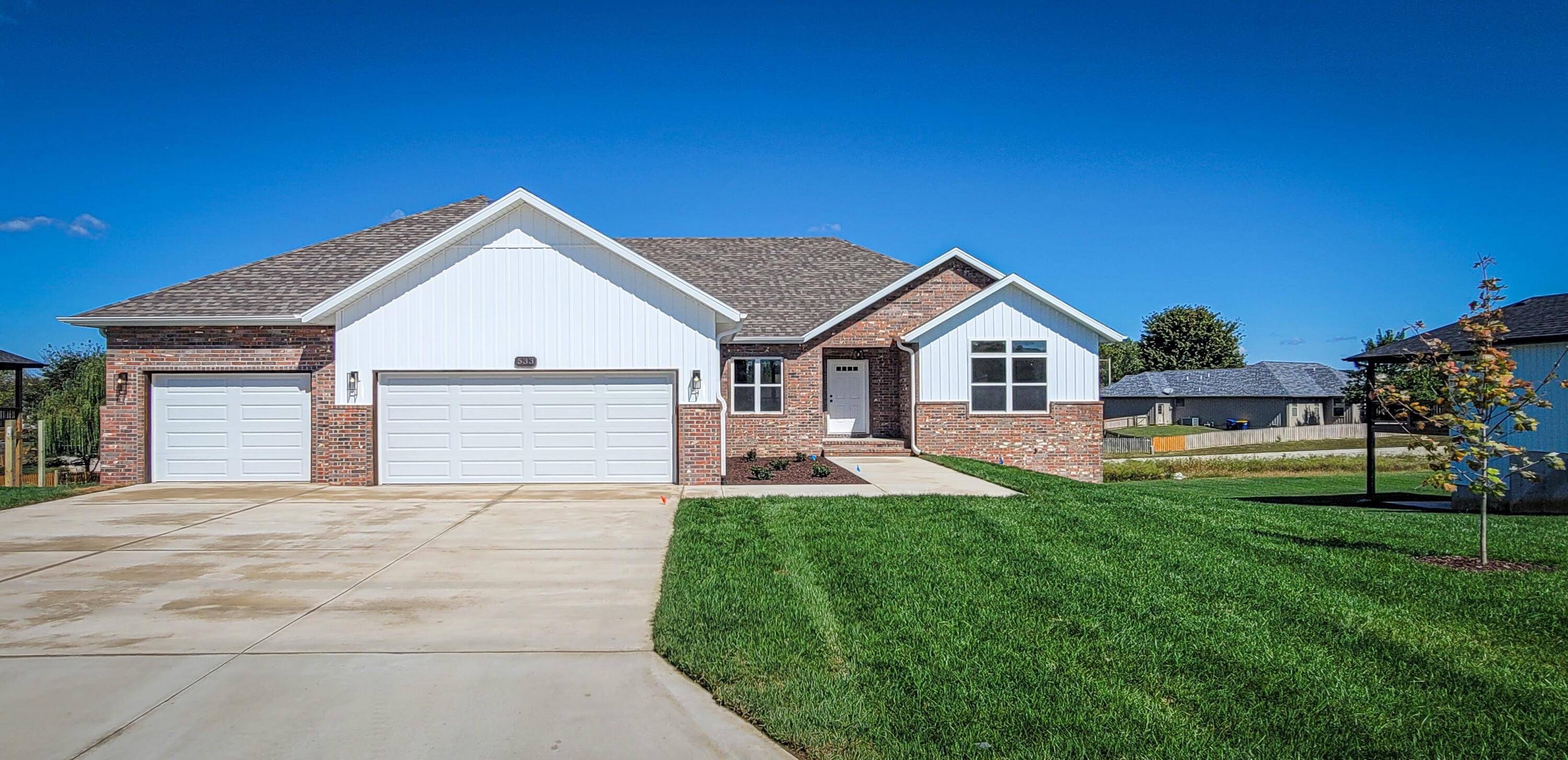 110 E Acacia Circle, Clever, MO 65631