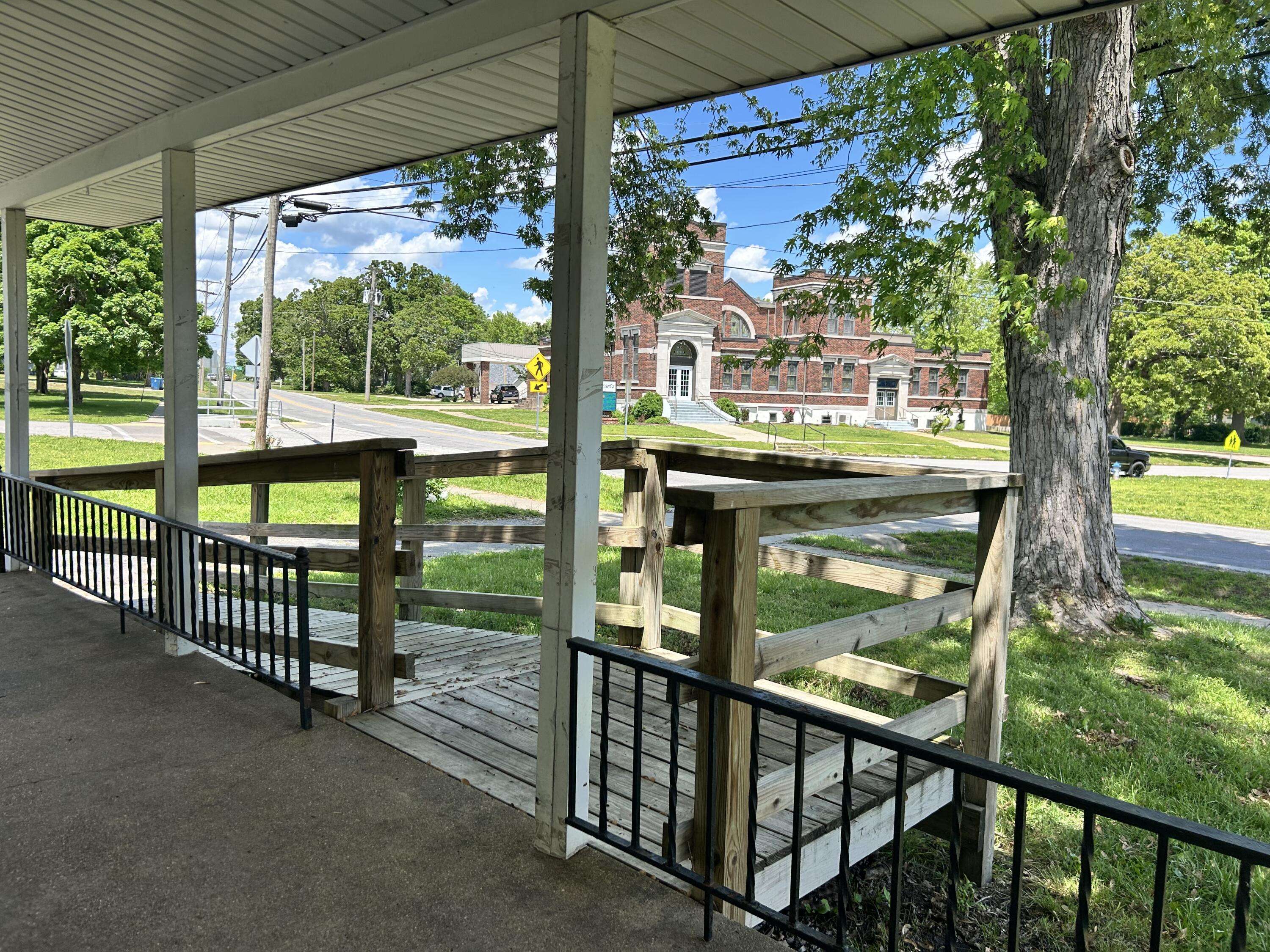Bolivar, MO 65613,637 N Main Avenue