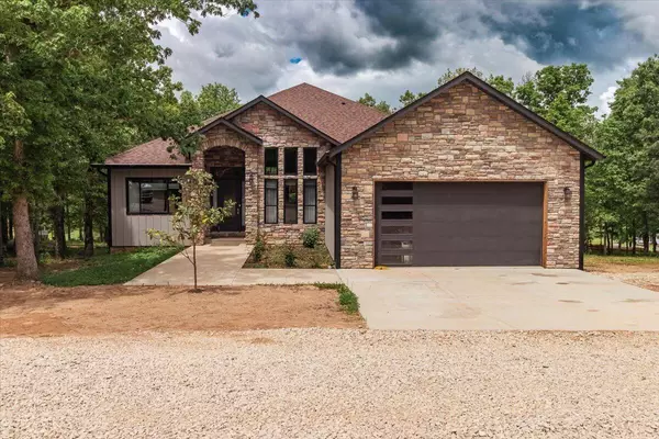 5215 Private Road 5212, Willow Springs, MO 65793
