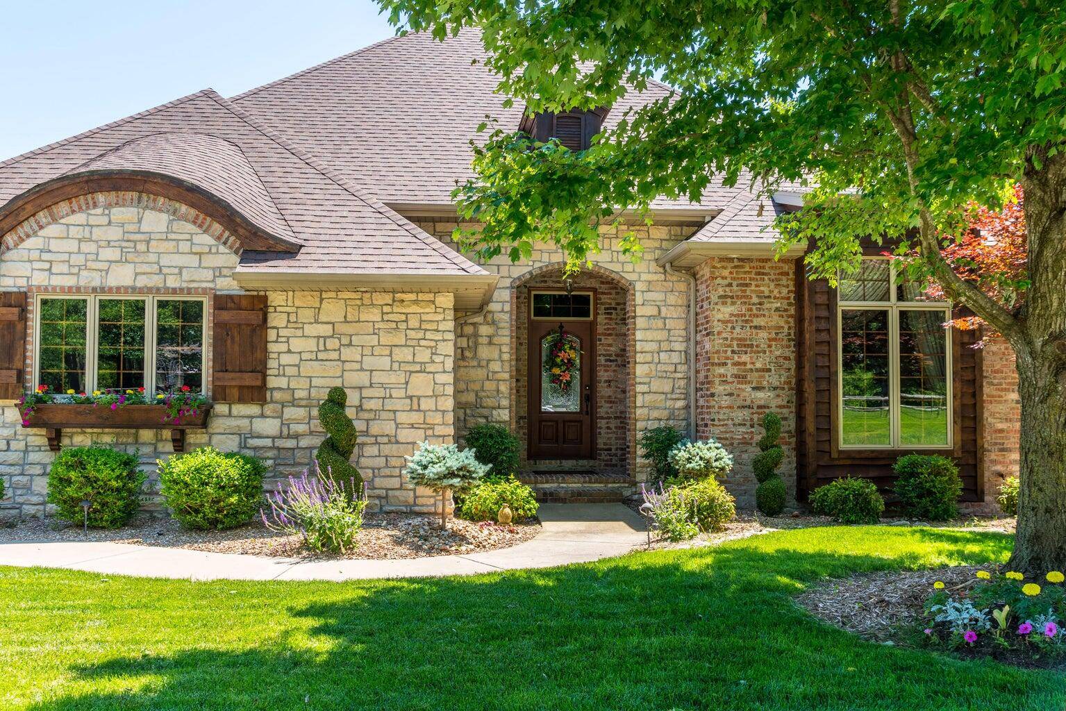 6046 S Parkhaven Lane, Springfield, MO 65810
