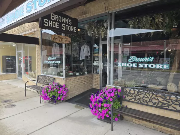 Houston, MO 65483,208 S Grand Avenue