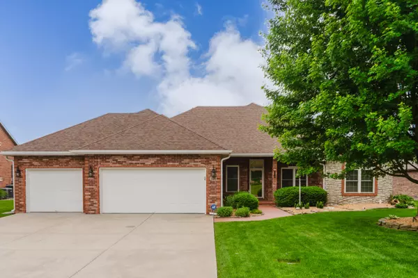 1912 N Winfield Drive, Springfield, MO 65802
