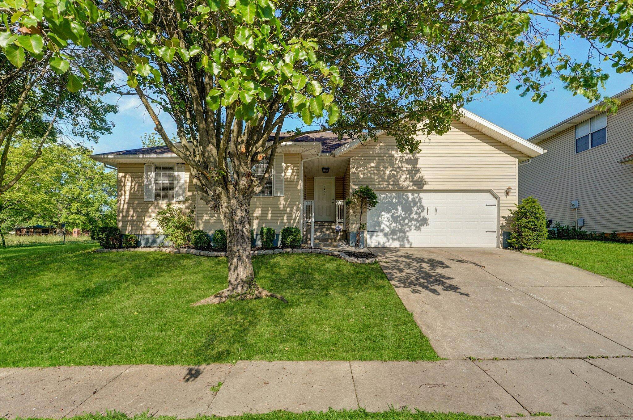 5647 S Aaron Avenue, Springfield, MO 65810
