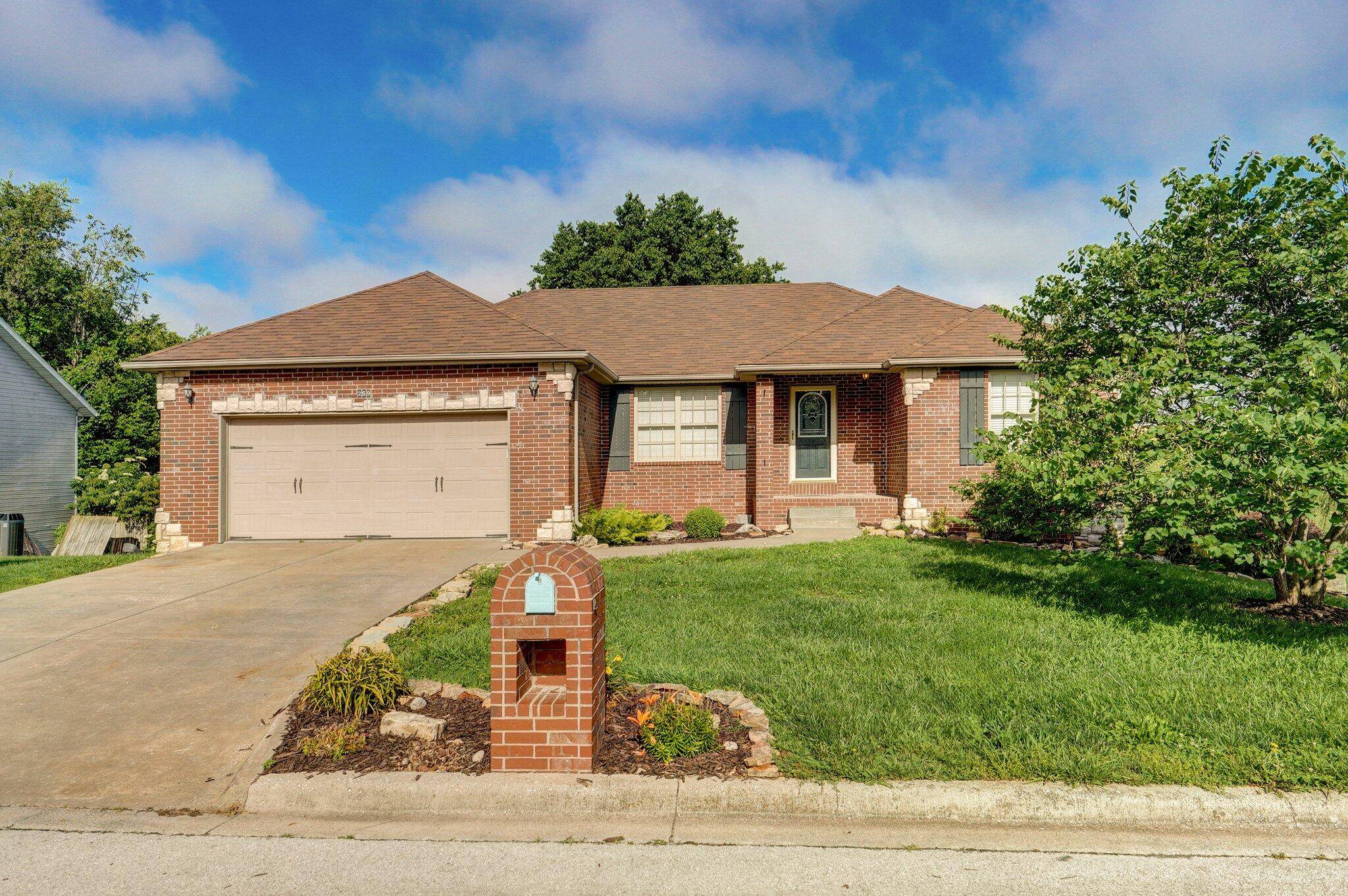 259 Aven Avenue, Sparta, MO 65753