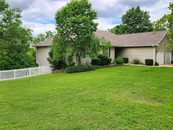 West Plains, MO 65775,7661 Private Road 2459