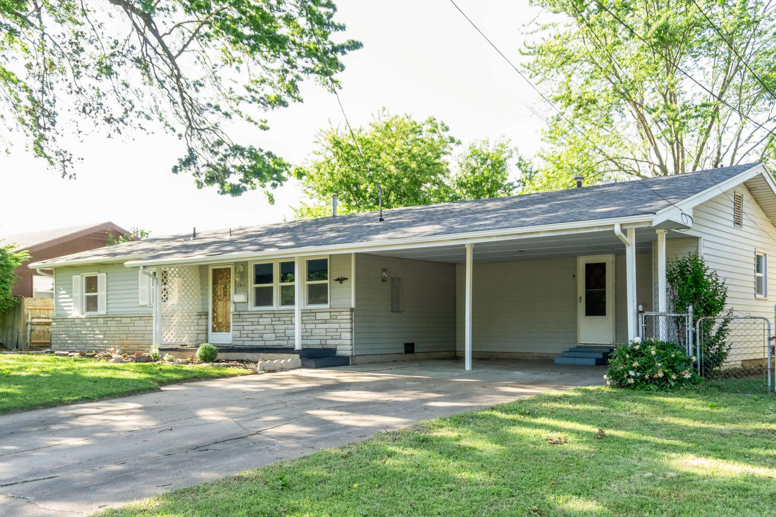 2611 E Belmont Street, Springfield, MO 65802