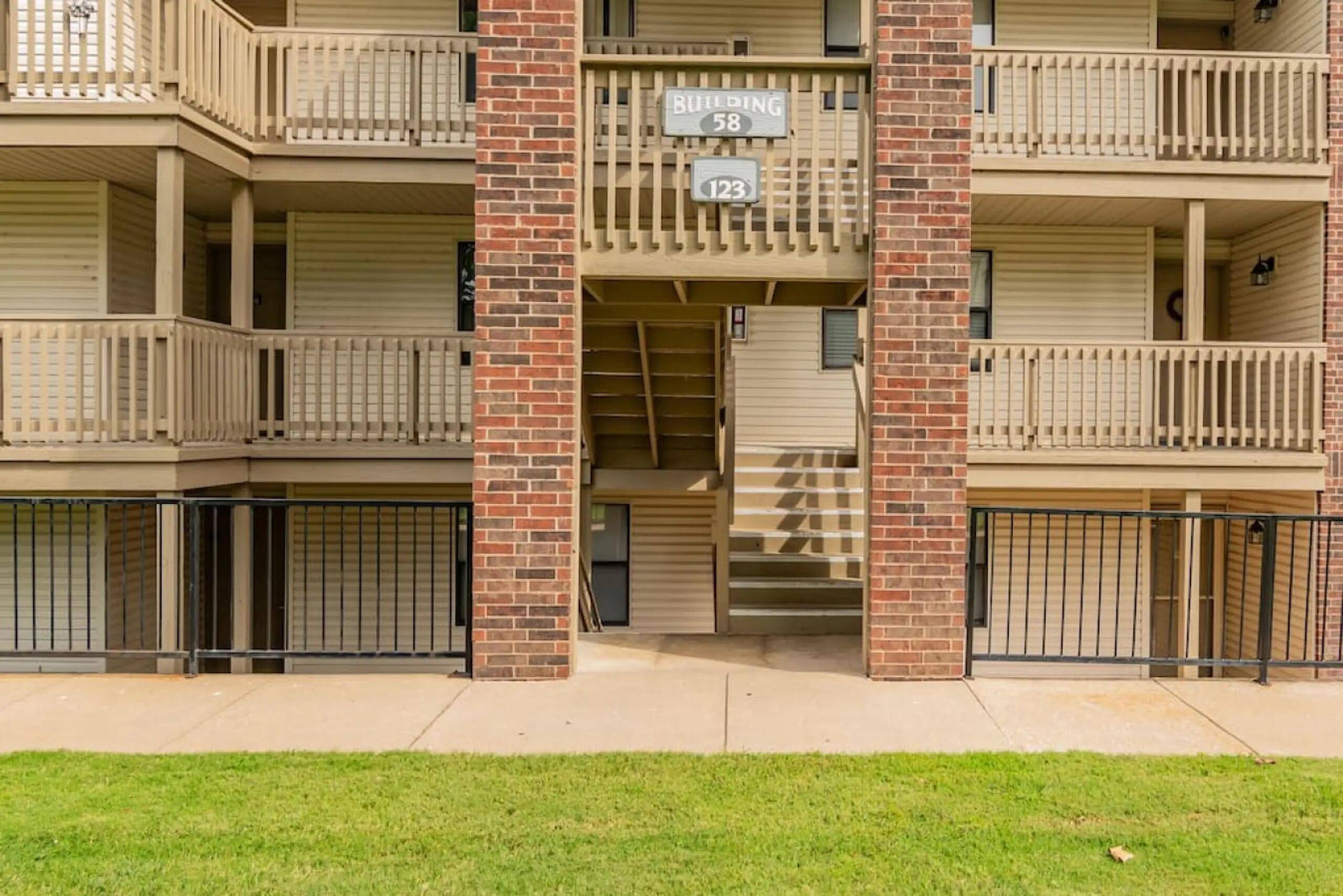 Branson, MO 65616,123 Bunker Ridge Drive #4