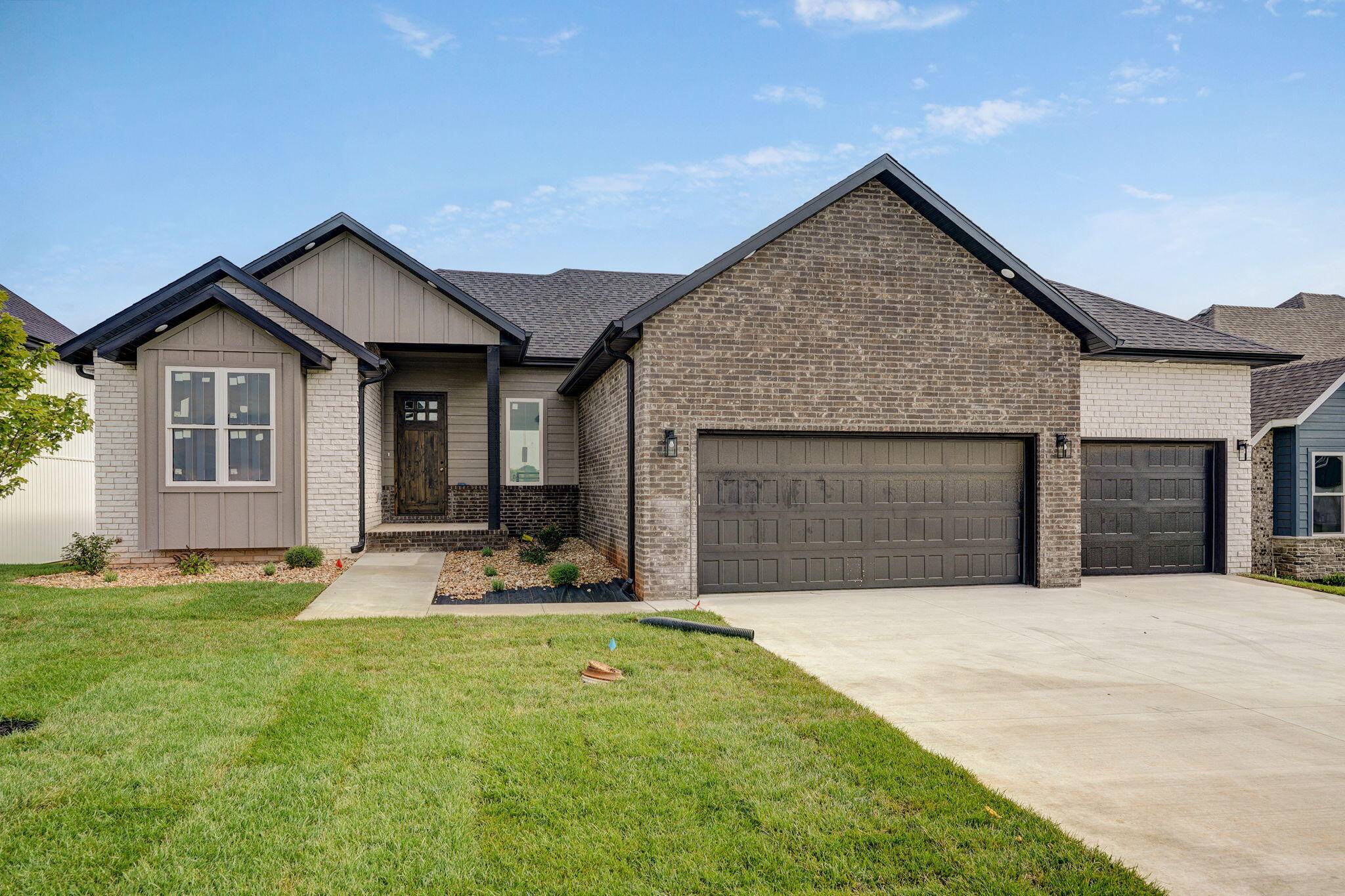 2925 W Edward Street, Springfield, MO 65810