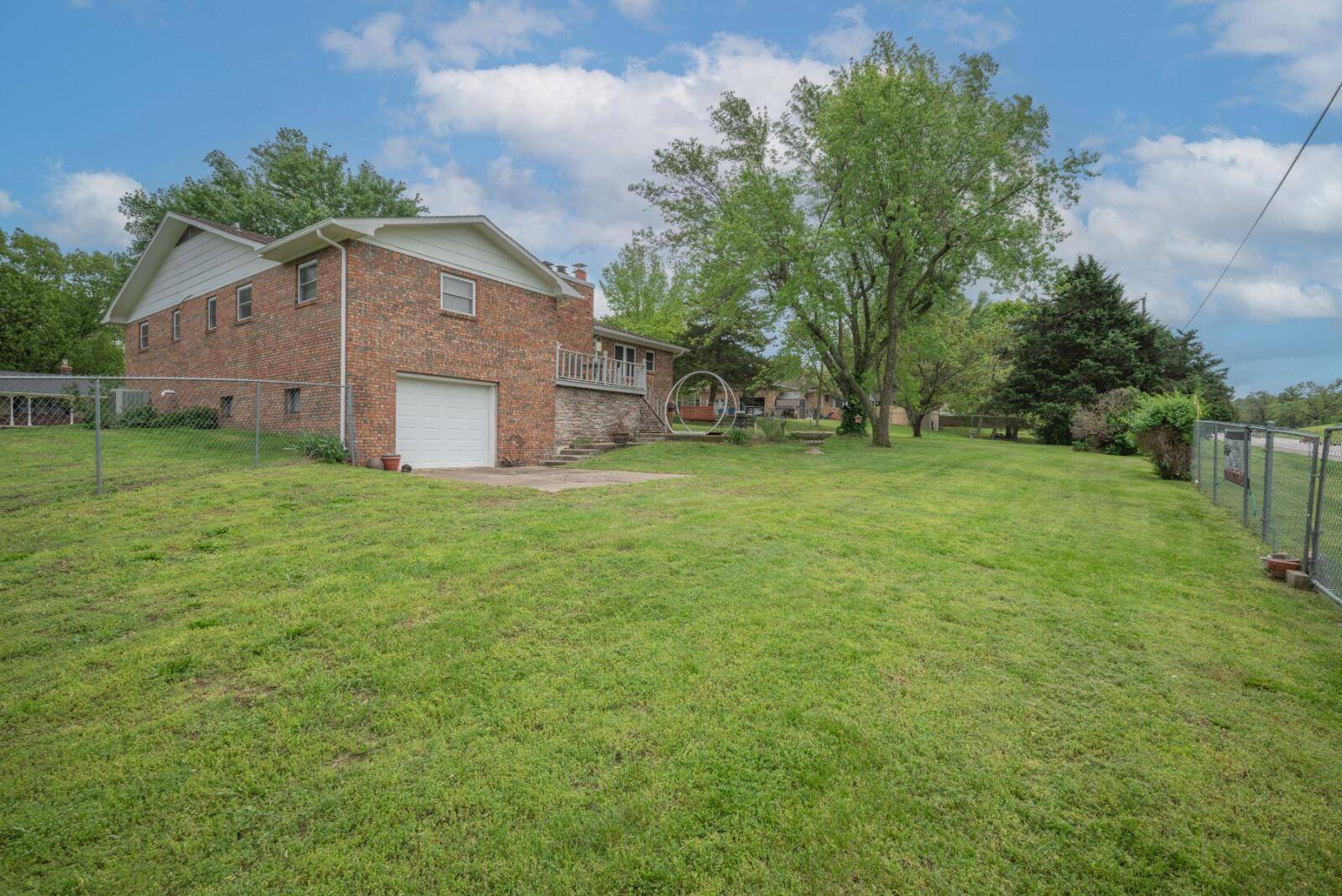 Neosho, MO 64850,802 Hawthorne Drive
