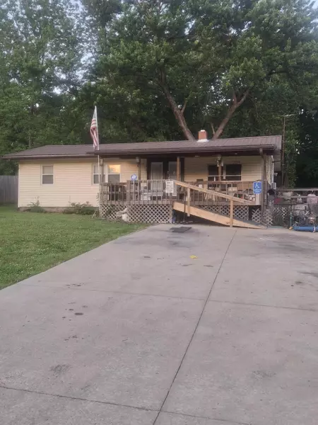 1224 Columbus Street, West Plains, MO 65775