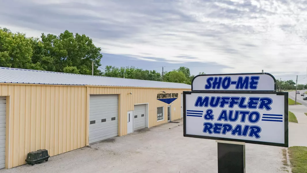 1114 W Broadway Street, Bolivar, MO 65613