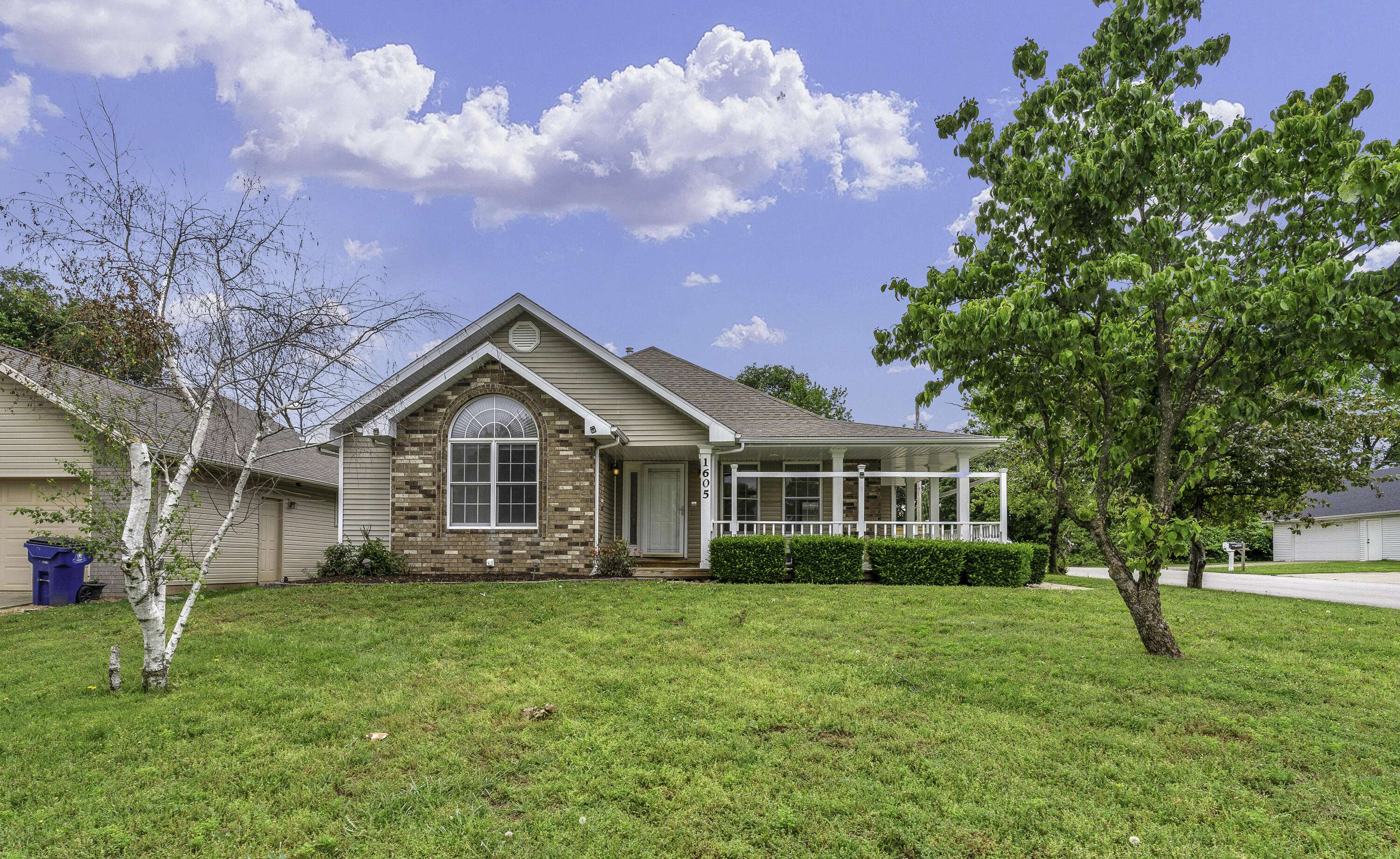1605 S Meadowview Avenue, Springfield, MO 65804