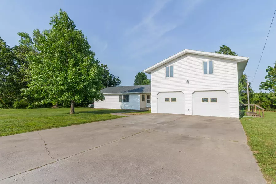 310 S Shiloh Avenue, Conway, MO 65632