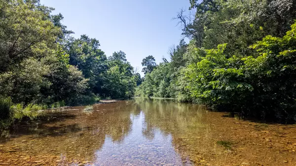 Hardy, AR 72542,804 Banks Road